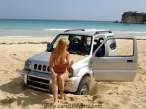 beach_girl_car_stuck_030.jpg