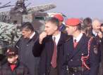 Pokojni premijer Dr. Zoran Djindjic tokom obilaska JSO, u pozadini se vidi trocevna varijanta Kosave.jpg