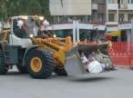 13.10.2007. Cacak - Mladenci u bageru 03.jpg