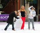 yahoo_snowball_fight_06_wenn2223165.jpg
