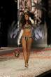 Izabel_Goulart-2008_Victorias_Secret_Fashion_Show_Runway-02_122_123lo (Large).jpg