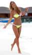 90907_bar_refaeli_011_123_131lo.jpg