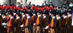 800px-Gardes_suisses_au_Vatican.jpg