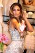 lily_aldridge_pant_smell_2.jpg