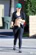 13335_JoJo_going_to_a_nail_salon_in_la_01_122_211lo.jpg