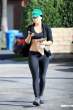 13389_JoJo_going_to_a_nail_salon_in_la_05_122_221lo.jpg