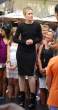 Piper Perabo - Shooting Extra @ The Grove - 280711_009.jpg