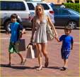 245465343_leann_rimes_toy_shopping_jake_mason_01_122_428lo.jpg