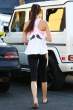 kendall-kylie-jenner-grab-fro-yo-04-480x720.jpg