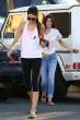 kendall-kylie-jenner-grab-fro-yo-10-480x720.jpg