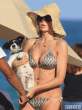 rita-rusic-gray-patterned-bikini-in-miami-beach-08-435x580.gif