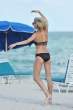 hailey_baldwin_daughter_bikini_again_2.jpg