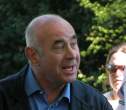 689px-Bob_hoskins_filming_ruby_blue_cropped.jpg