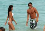 Nargi012_2010-jun29_candid-bikini.jpg