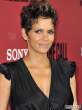 halle-berry-low-cut-top-at-the-call-la-moview-premiere-04-435x580.jpg