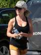kendra-wilkinson-flashing-cleavage-and-legs-05-435x580.jpg