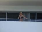 973058619_ritaorahangsoutbalconyx6_123_213lo.jpg