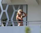 973114383_ritaorahangsoutbalconyx27_123_66lo.jpg