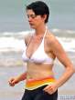 Anne-Hathaway-in-a-Bikini-Top-and-Yoga-Pants-in-Hawaii-09-435x580.jpg