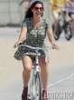 Kelly-Brook-Panty-Flash-While-Riding-Her-Bike-in-Venice-Beach-08-675x900.jpg