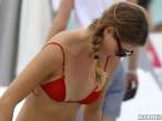 julia-pereira-red-bikini-in-miami-07-580x435.jpg