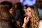 Behati_Prinsloo_Backstage_Victoria_Secret_B9mhiIM7Qr6x.jpg