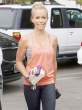 Kendra-Wilkinson-Workout-Cleavage-While-Going-Shopping-In-LA-06-675x900.jpg