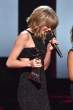 taylor-swift-at-2015-iheartradio-music-awards_9.jpg