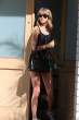 taylor-swift-at-her-mom-s-house-in-beverly-hills-_5.jpg
